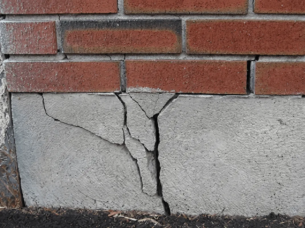 Concrete foundation with serious structural damage in Green Bay, WI